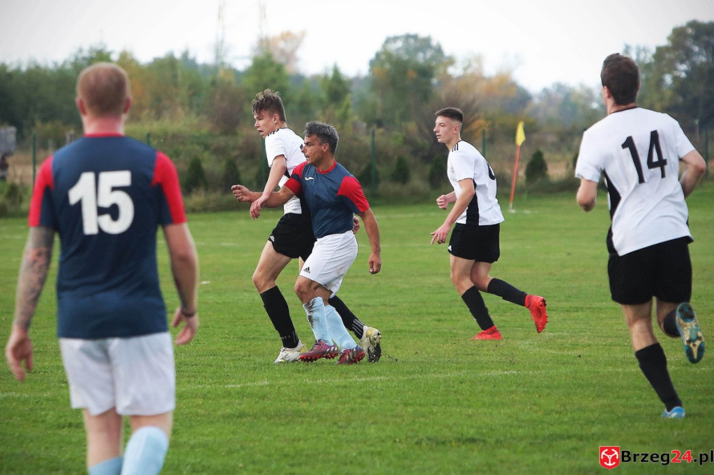 Podsumowanie klasy B. Jak zagrały drużyny z powiatu brzeskiego? [GALERIA Z MECZU Błękitni Przecza - LZS Golczowice]