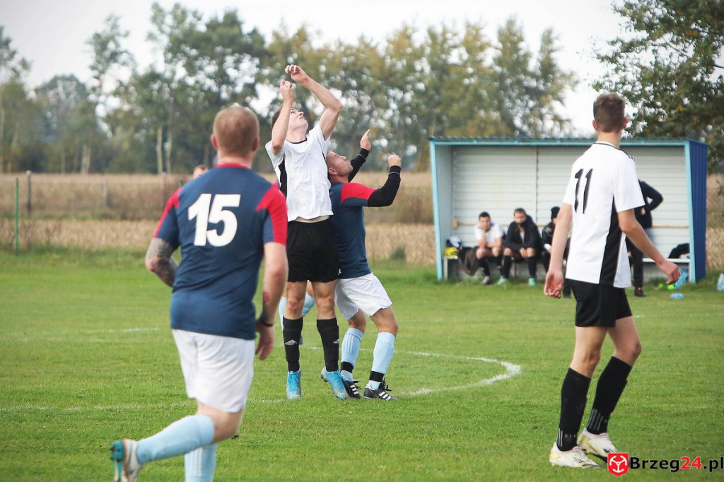 Podsumowanie klasy B. Jak zagrały drużyny z powiatu brzeskiego? [GALERIA Z MECZU Błękitni Przecza - LZS Golczowice]