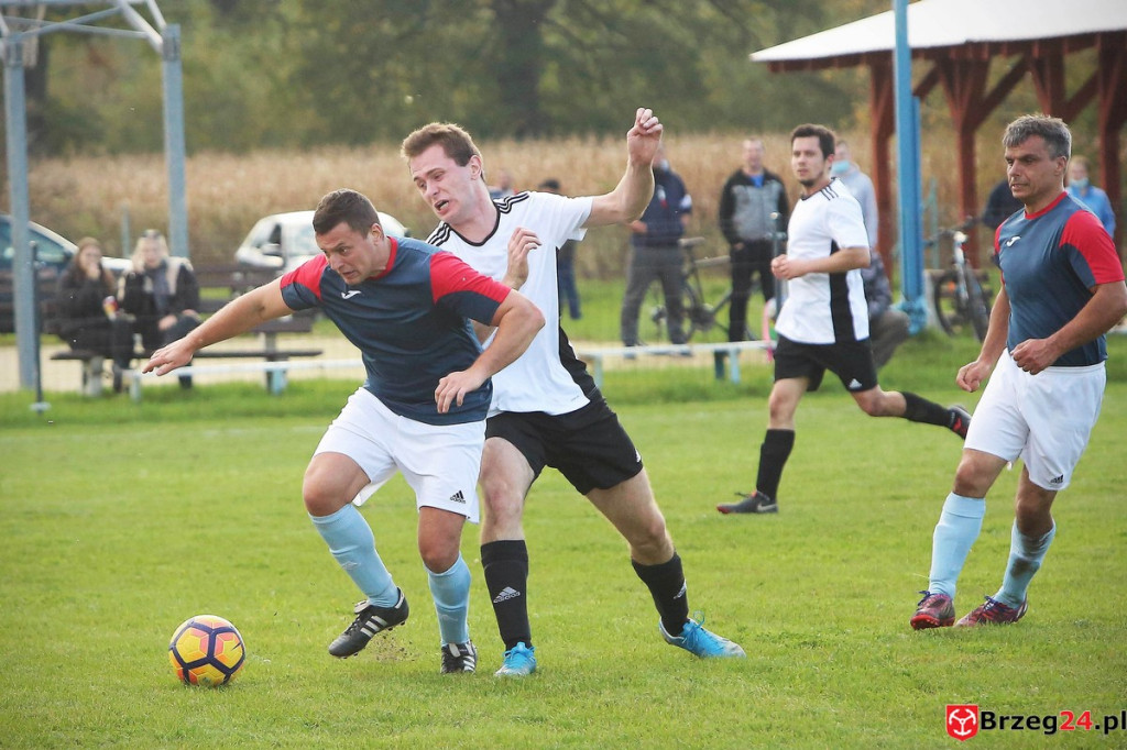 Podsumowanie klasy B. Jak zagrały drużyny z powiatu brzeskiego? [GALERIA Z MECZU Błękitni Przecza - LZS Golczowice]