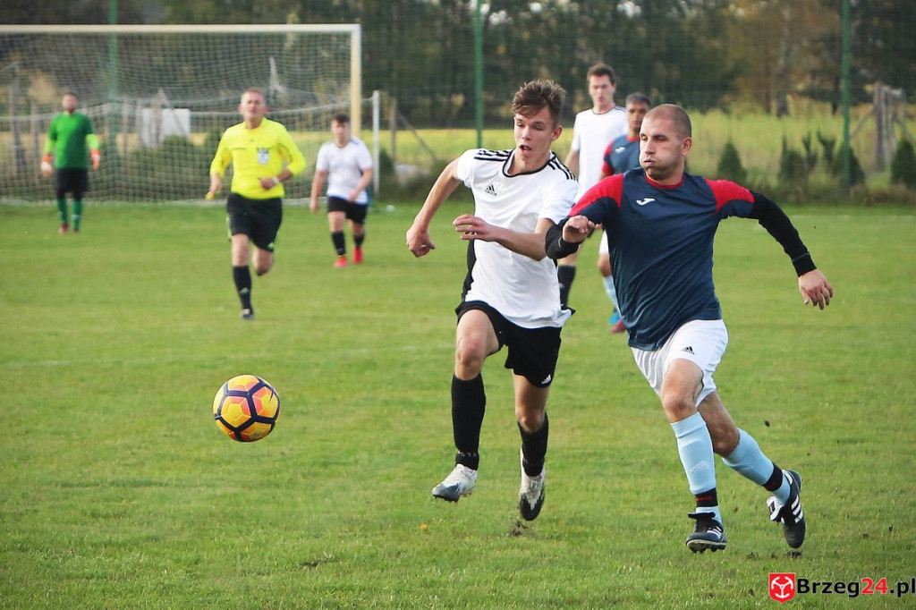 Podsumowanie klasy B. Jak zagrały drużyny z powiatu brzeskiego? [GALERIA Z MECZU Błękitni Przecza - LZS Golczowice]