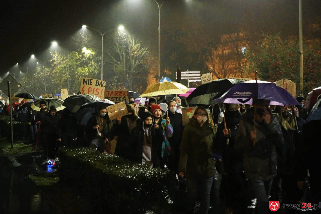 Protest w Brzegu. 30-10-2020 [FOTOGALERIA]