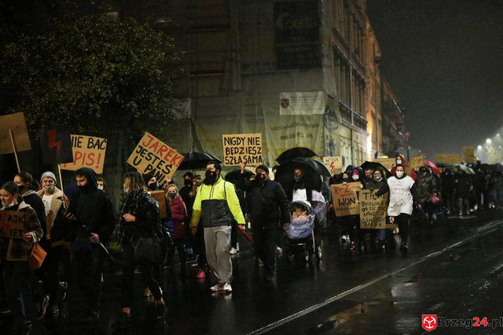 Protest w Brzegu. 30-10-2020 [FOTOGALERIA]