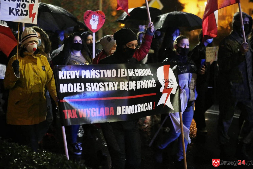 Protest w Brzegu. 30-10-2020 [FOTOGALERIA]