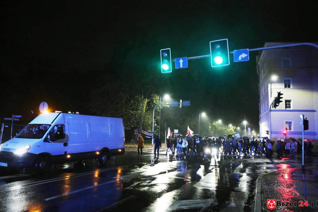 Protest w Brzegu. 30-10-2020 [FOTOGALERIA]