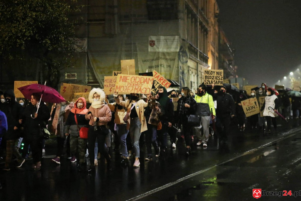 Protest w Brzegu. 30-10-2020 [FOTOGALERIA]