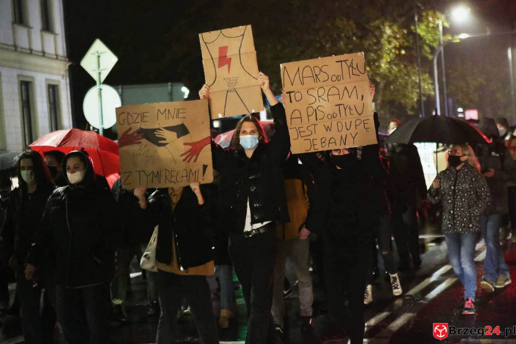Protest w Brzegu. 30-10-2020 [FOTOGALERIA]