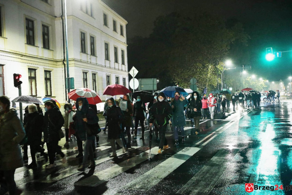 Protest w Brzegu. 30-10-2020 [FOTOGALERIA]