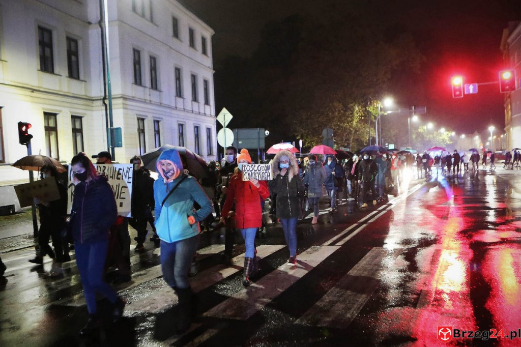 Protest w Brzegu. 30-10-2020 [FOTOGALERIA]