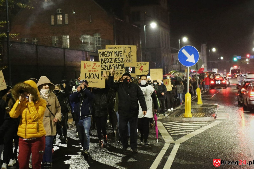 Protest w Brzegu. 30-10-2020 [FOTOGALERIA]