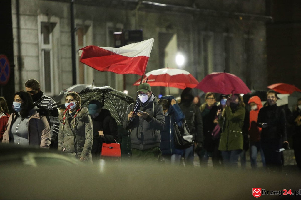 Protest w Brzegu. 30-10-2020 [FOTOGALERIA]
