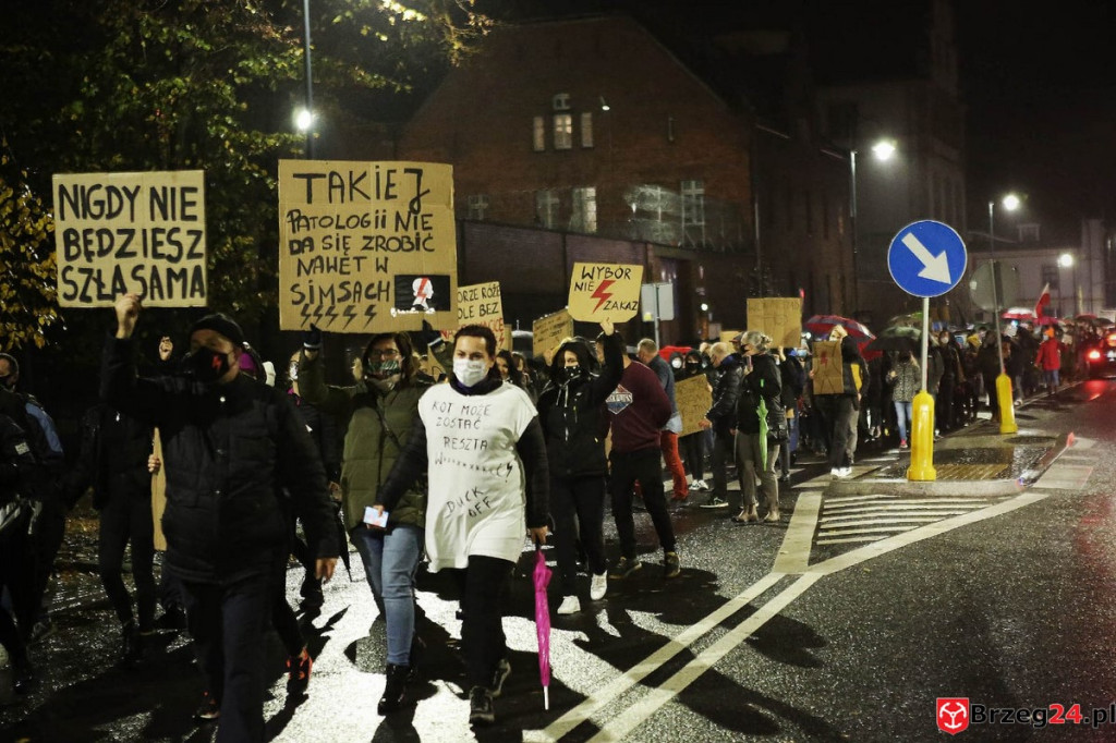 Protest w Brzegu. 30-10-2020 [FOTOGALERIA]