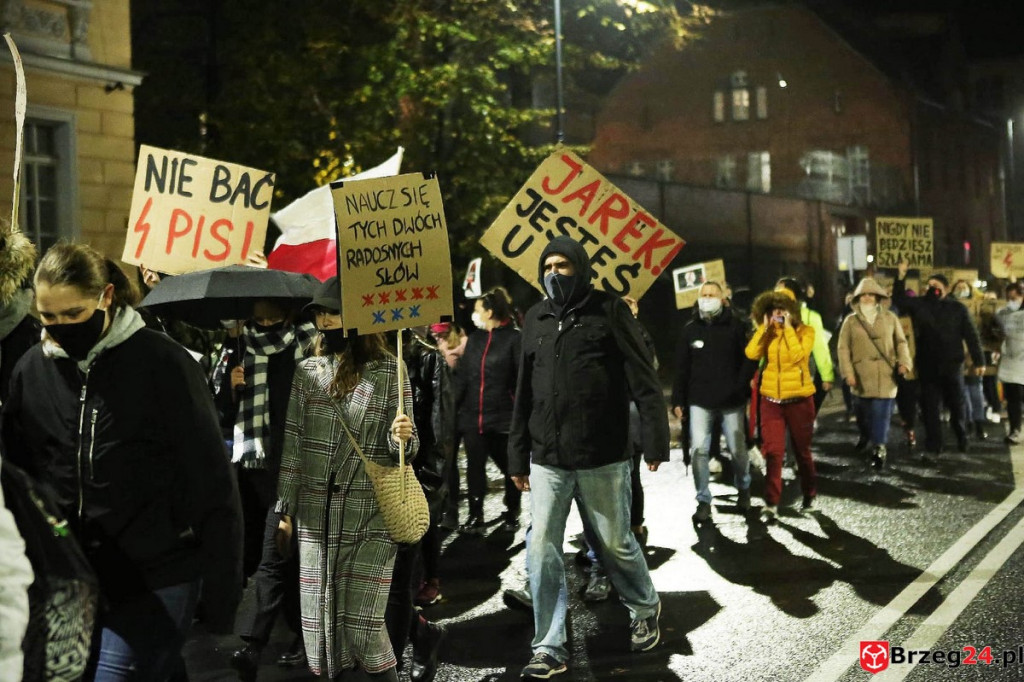 Protest w Brzegu. 30-10-2020 [FOTOGALERIA]