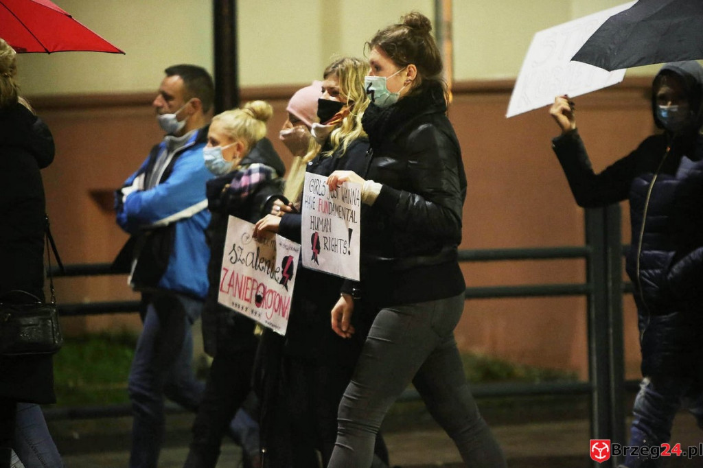 Protest w Brzegu. 30-10-2020 [FOTOGALERIA]