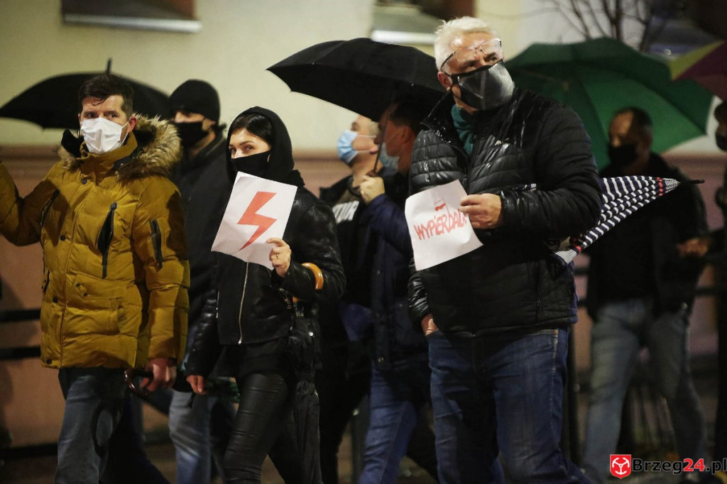 Protest w Brzegu. 30-10-2020 [FOTOGALERIA]