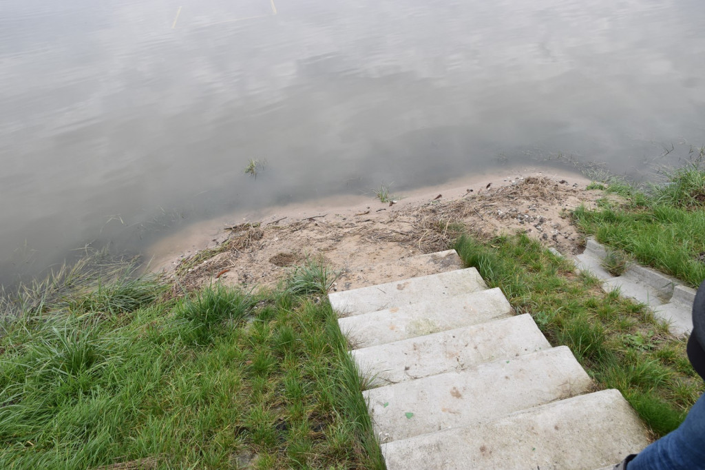 Wał przeciwpowodziowy w Brzegu czeka drobna naprawa, ale zdaniem RZGW nie przesiąka [wideo]