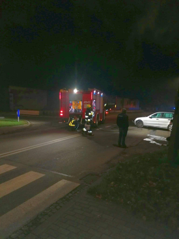 Zderzenie osobówki z ciągnikiem rolniczym w Lewinie Brzeskim