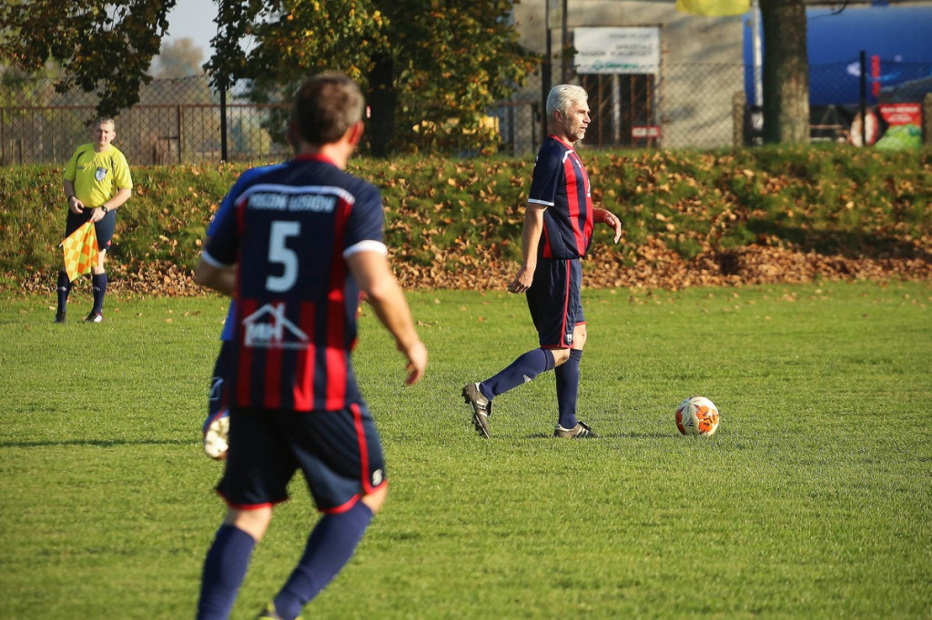 Podsumowanie klasy A. KS Skarbimierz wygrał mecz na szczycie, będzie liderem? [GALERIA z meczu Pogoń Łosiów - KS Kruszyna-Prędocin]