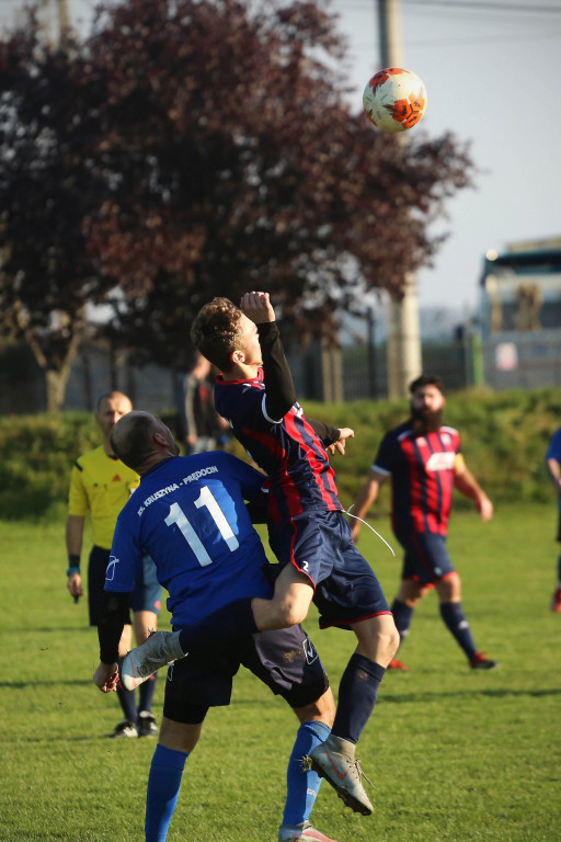 Podsumowanie klasy A. KS Skarbimierz wygrał mecz na szczycie, będzie liderem? [GALERIA z meczu Pogoń Łosiów - KS Kruszyna-Prędocin]