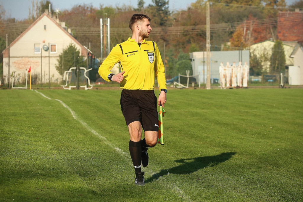 Podsumowanie klasy A. KS Skarbimierz wygrał mecz na szczycie, będzie liderem? [GALERIA z meczu Pogoń Łosiów - KS Kruszyna-Prędocin]