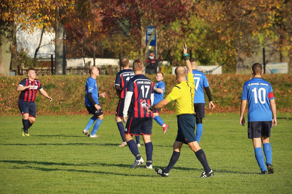 Podsumowanie klasy A. KS Skarbimierz wygrał mecz na szczycie, będzie liderem? [GALERIA z meczu Pogoń Łosiów - KS Kruszyna-Prędocin]