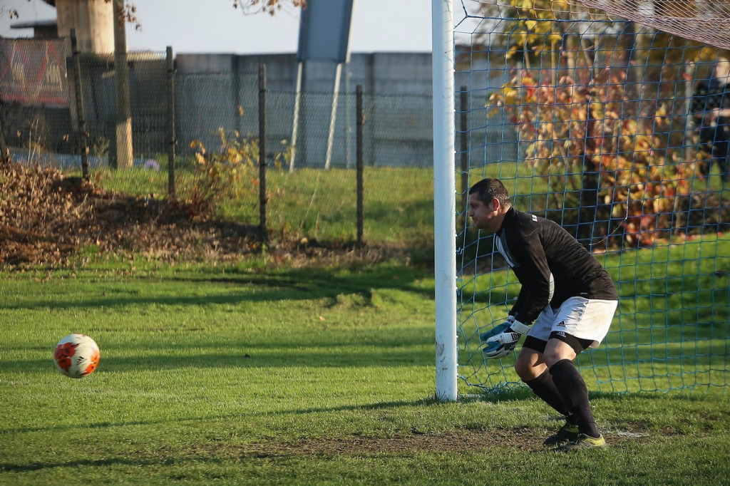 Podsumowanie klasy A. KS Skarbimierz wygrał mecz na szczycie, będzie liderem? [GALERIA z meczu Pogoń Łosiów - KS Kruszyna-Prędocin]