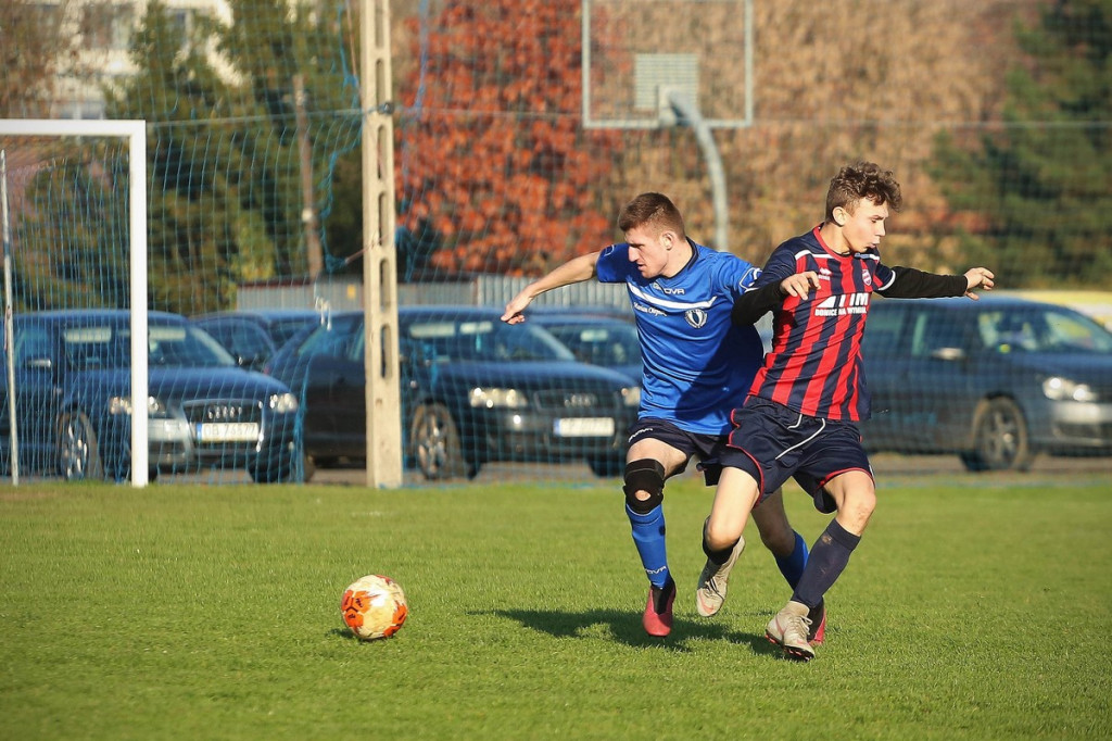 Podsumowanie klasy A. KS Skarbimierz wygrał mecz na szczycie, będzie liderem? [GALERIA z meczu Pogoń Łosiów - KS Kruszyna-Prędocin]