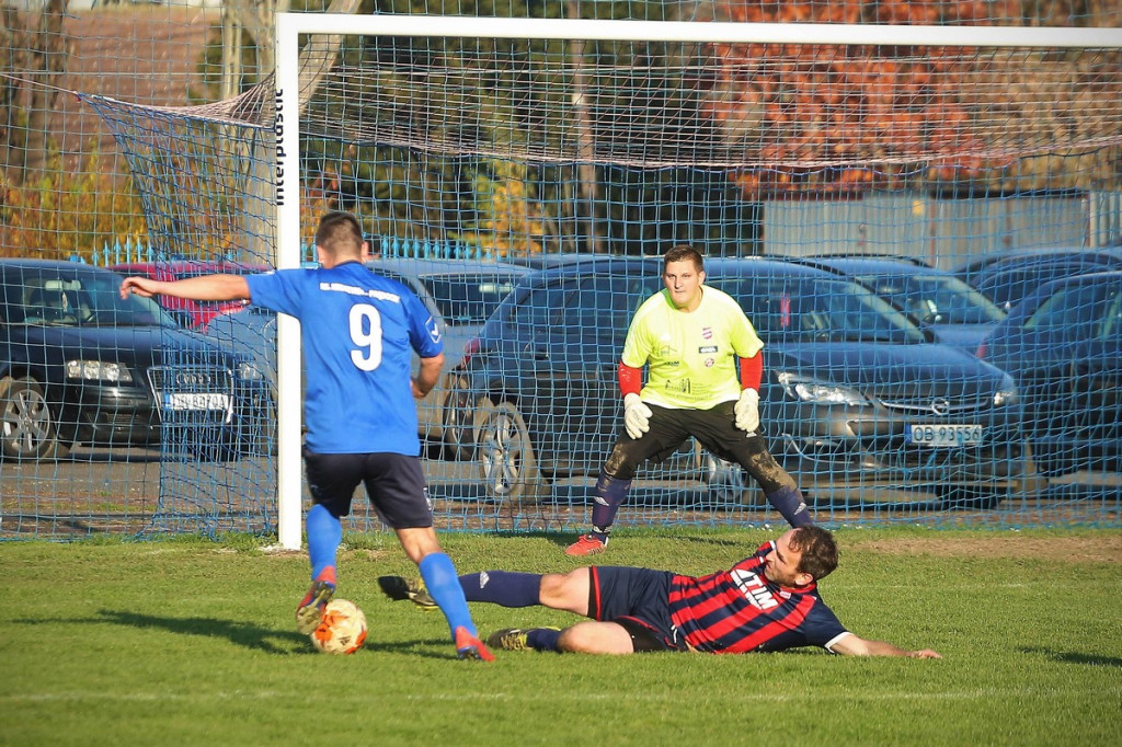 Podsumowanie klasy A. KS Skarbimierz wygrał mecz na szczycie, będzie liderem? [GALERIA z meczu Pogoń Łosiów - KS Kruszyna-Prędocin]