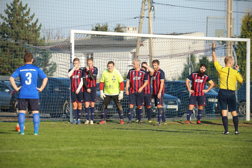 Podsumowanie klasy A. KS Skarbimierz wygrał mecz na szczycie, będzie liderem? [GALERIA z meczu Pogoń Łosiów - KS Kruszyna-Prędocin]