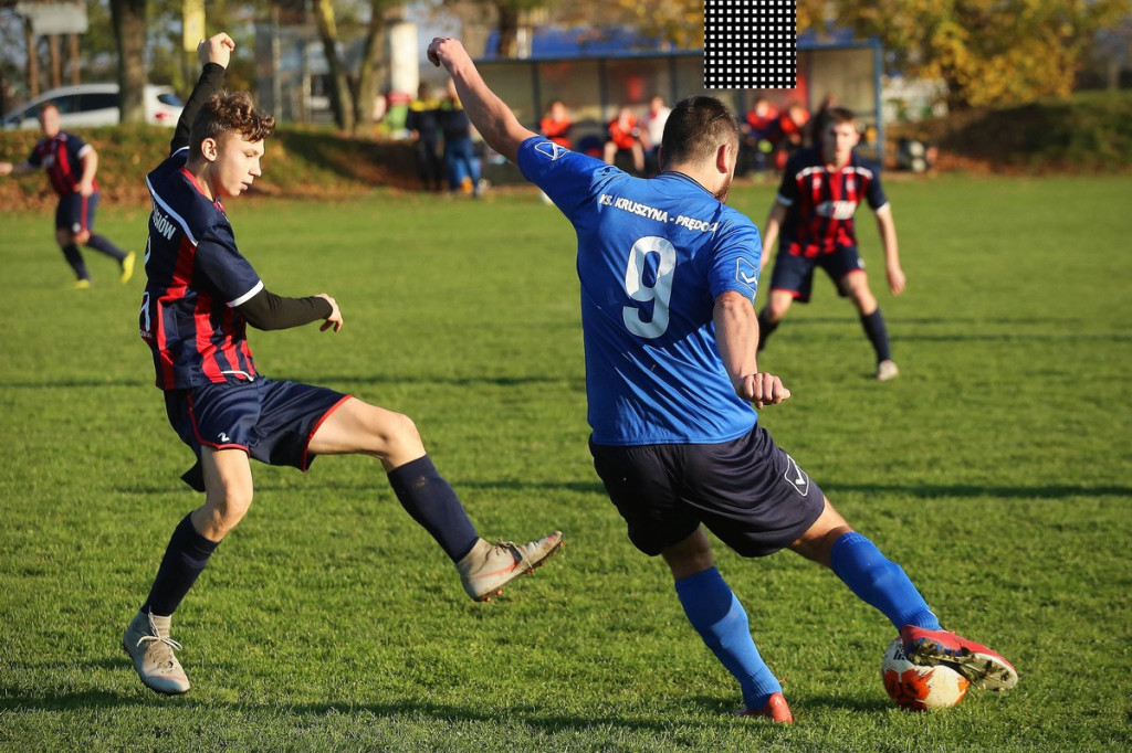 Podsumowanie klasy A. KS Skarbimierz wygrał mecz na szczycie, będzie liderem? [GALERIA z meczu Pogoń Łosiów - KS Kruszyna-Prędocin]