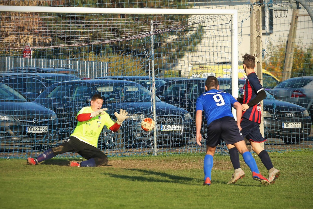 Podsumowanie klasy A. KS Skarbimierz wygrał mecz na szczycie, będzie liderem? [GALERIA z meczu Pogoń Łosiów - KS Kruszyna-Prędocin]