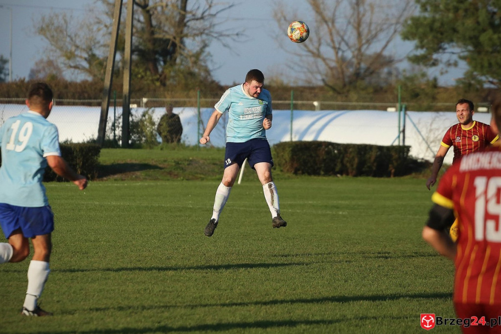 Podsumowanie klasy B. Nasze drużyny rozegrały przedostatnią jesienną kolejkę [GALERIA  z meczu Olimpia II Lewin Brzeski - KS Łukowice Brzeskie]