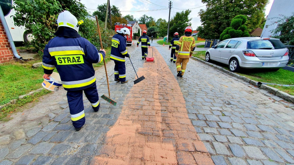 Kierowcy na drodze powiatowej uszkadzają auta. Jest szansa na jej remont