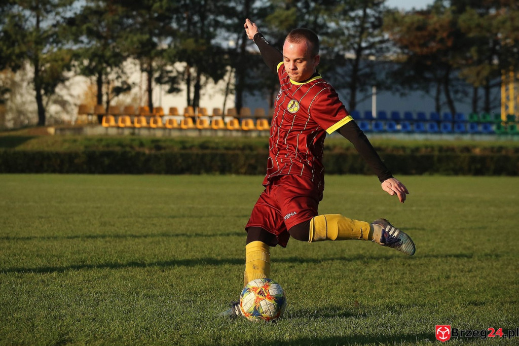 Podsumowanie klasy B. Nasze drużyny rozegrały przedostatnią jesienną kolejkę [GALERIA  z meczu Olimpia II Lewin Brzeski - KS Łukowice Brzeskie]