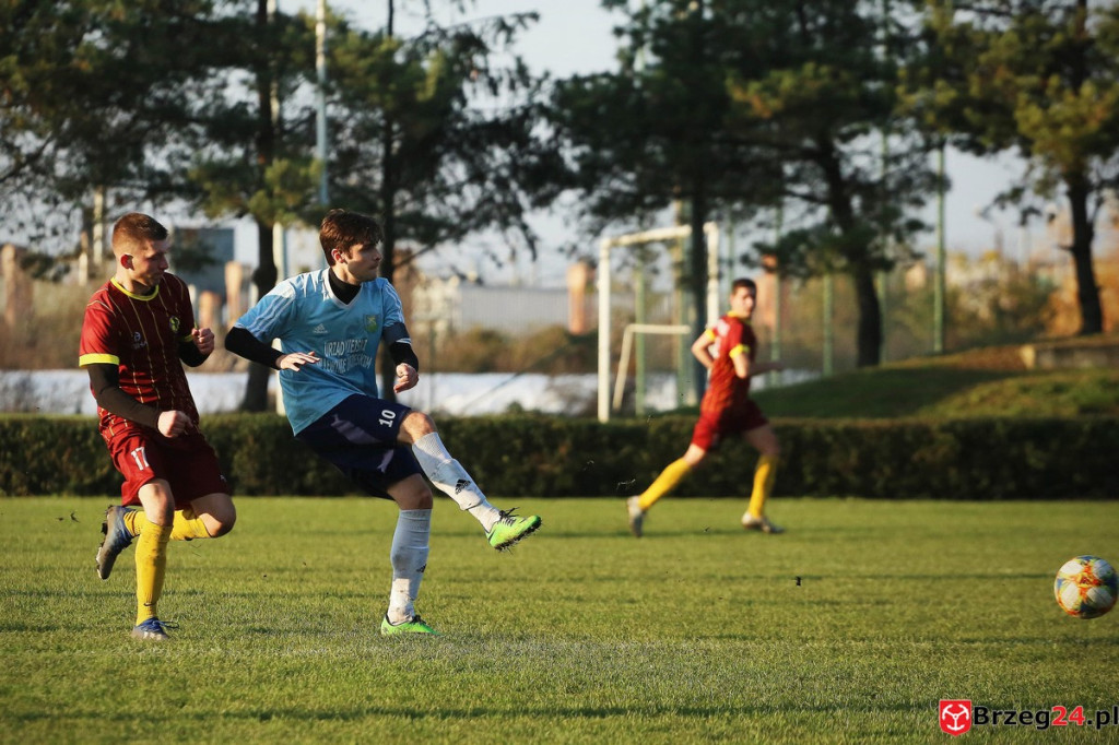 Podsumowanie klasy B. Nasze drużyny rozegrały przedostatnią jesienną kolejkę [GALERIA  z meczu Olimpia II Lewin Brzeski - KS Łukowice Brzeskie]