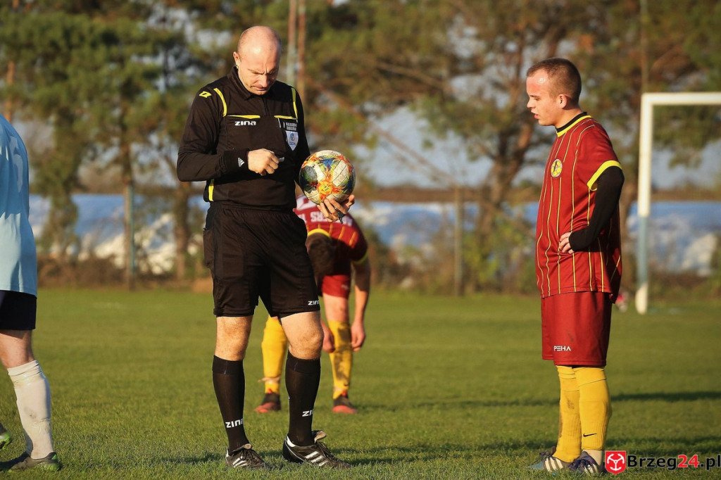 Podsumowanie klasy B. Nasze drużyny rozegrały przedostatnią jesienną kolejkę [GALERIA  z meczu Olimpia II Lewin Brzeski - KS Łukowice Brzeskie]