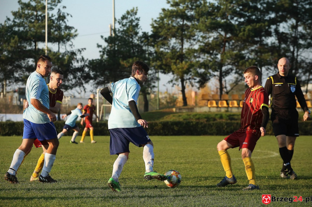 Podsumowanie klasy B. Nasze drużyny rozegrały przedostatnią jesienną kolejkę [GALERIA  z meczu Olimpia II Lewin Brzeski - KS Łukowice Brzeskie]