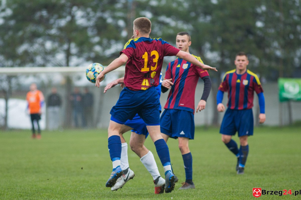 Wyrównane derby gminy Lewin Brzeski. LZS Skorogoszcz wygrał w końcówce [GALERIA]