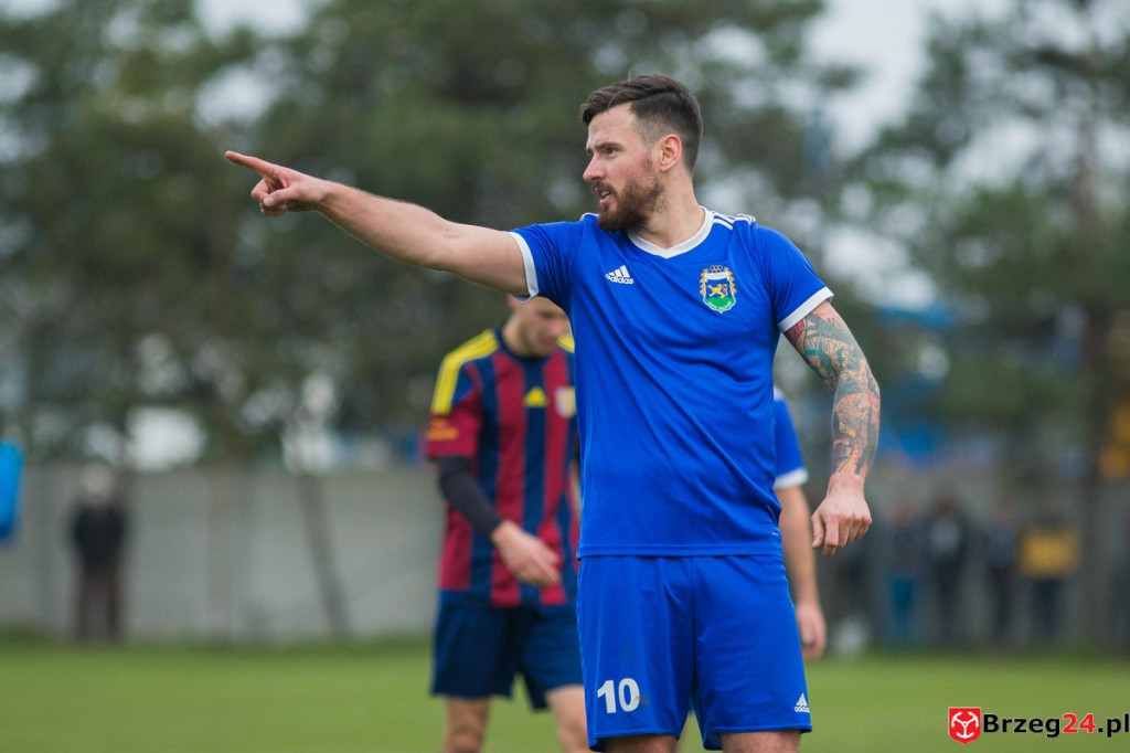 Wyrównane derby gminy Lewin Brzeski. LZS Skorogoszcz wygrał w końcówce [GALERIA]