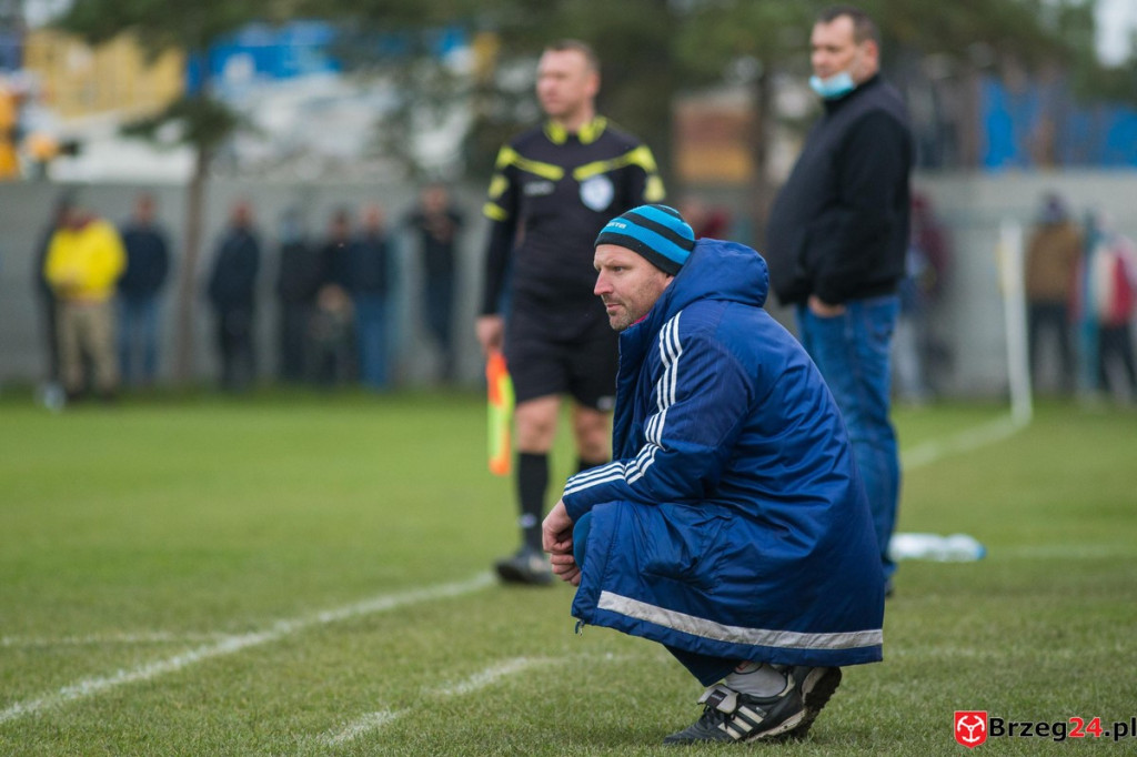 Wyrównane derby gminy Lewin Brzeski. LZS Skorogoszcz wygrał w końcówce [GALERIA]
