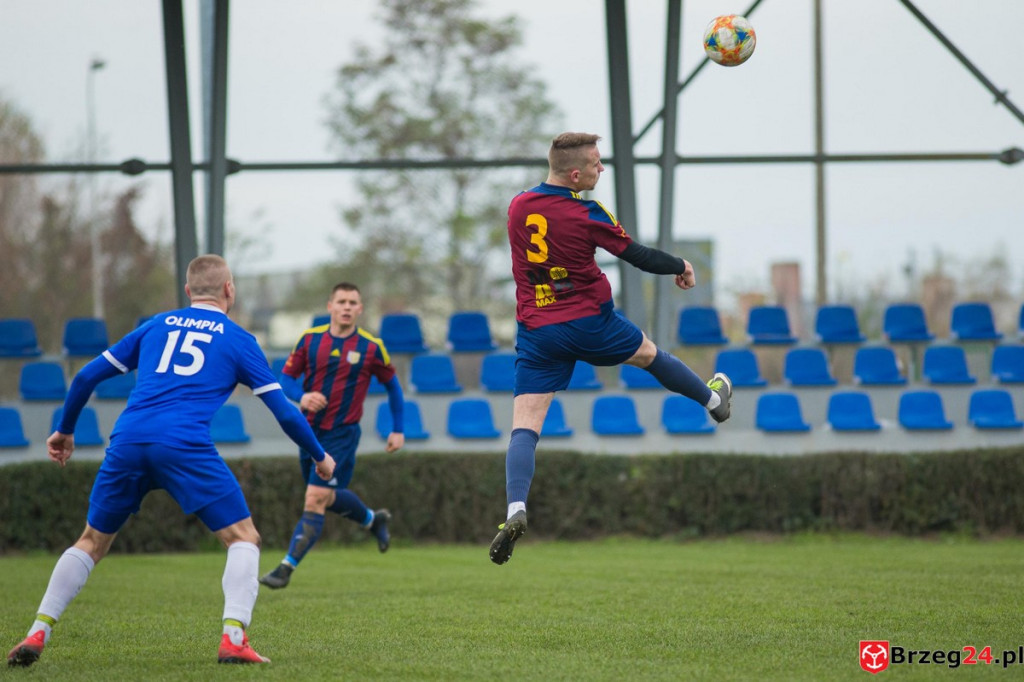 Wyrównane derby gminy Lewin Brzeski. LZS Skorogoszcz wygrał w końcówce [GALERIA]