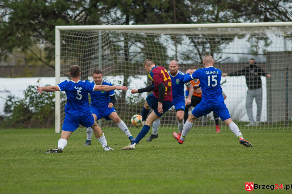 Wyrównane derby gminy Lewin Brzeski. LZS Skorogoszcz wygrał w końcówce [GALERIA]