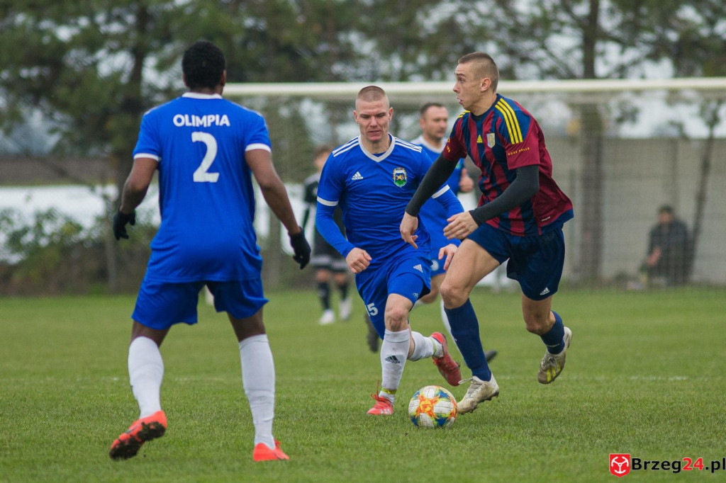 Wyrównane derby gminy Lewin Brzeski. LZS Skorogoszcz wygrał w końcówce [GALERIA]