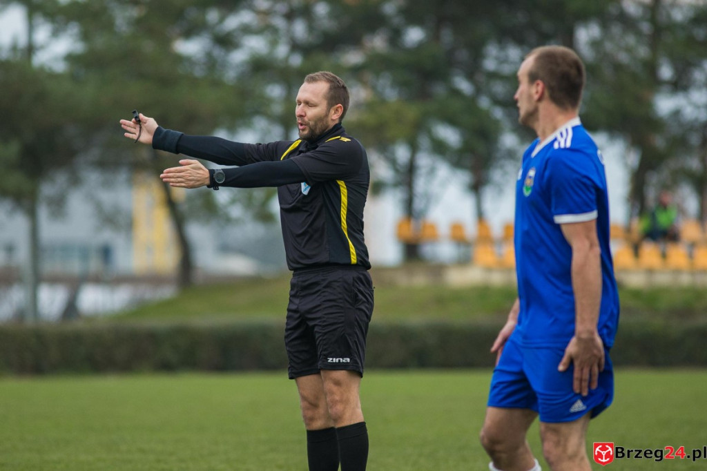 Wyrównane derby gminy Lewin Brzeski. LZS Skorogoszcz wygrał w końcówce [GALERIA]