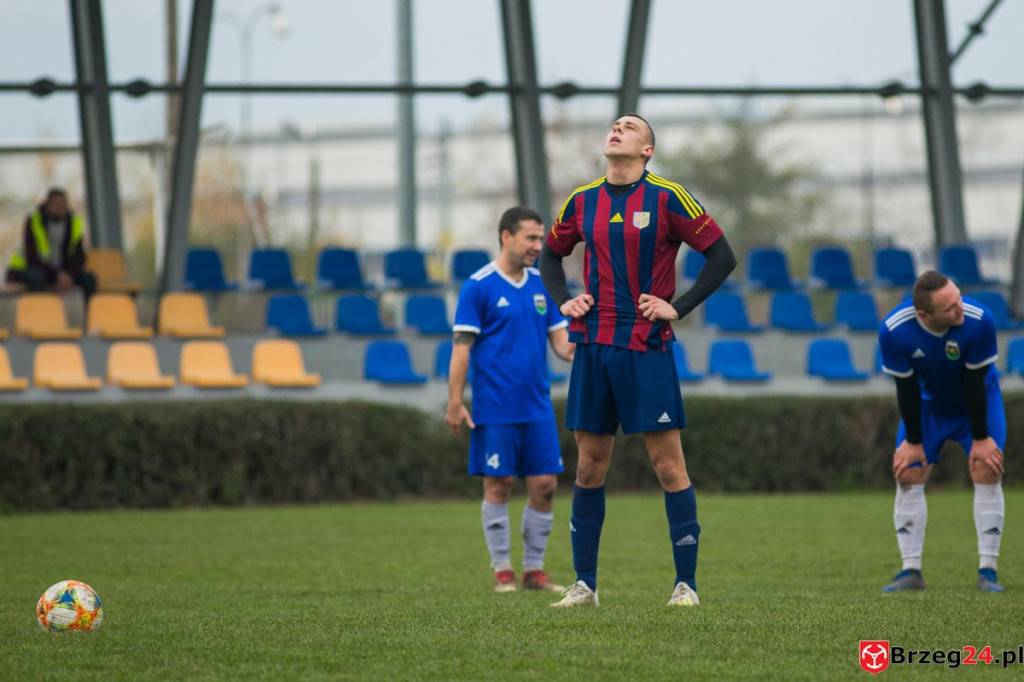 Wyrównane derby gminy Lewin Brzeski. LZS Skorogoszcz wygrał w końcówce [GALERIA]