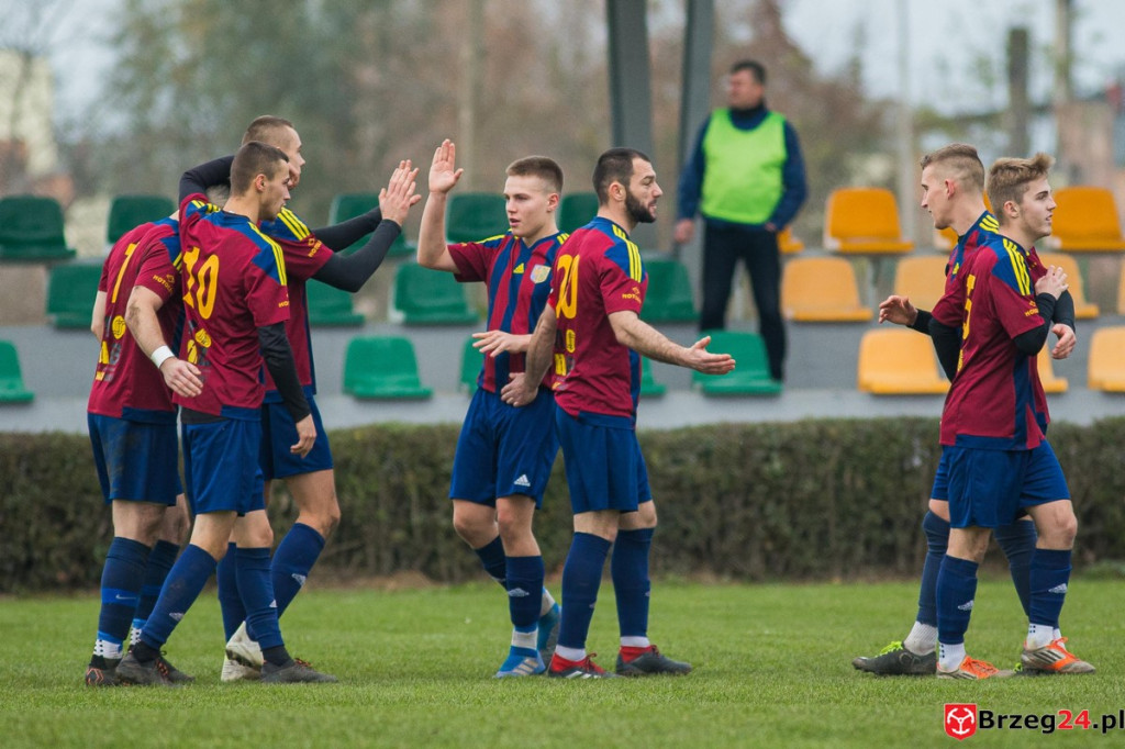 Wyrównane derby gminy Lewin Brzeski. LZS Skorogoszcz wygrał w końcówce [GALERIA]