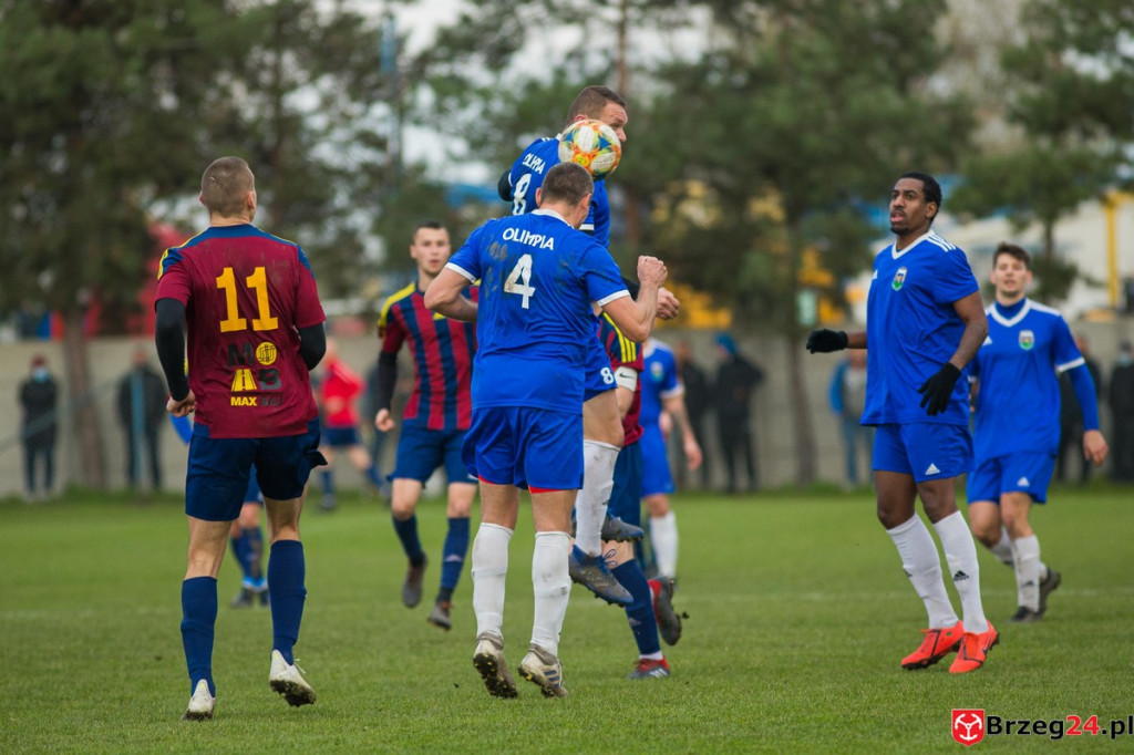 Wyrównane derby gminy Lewin Brzeski. LZS Skorogoszcz wygrał w końcówce [GALERIA]