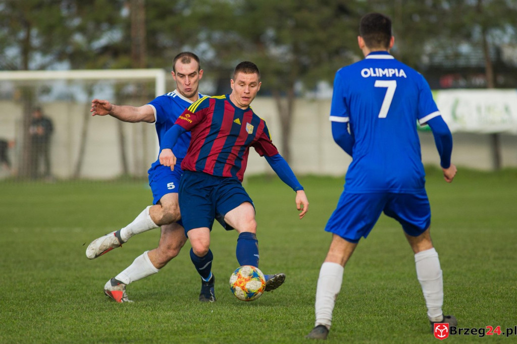 Wyrównane derby gminy Lewin Brzeski. LZS Skorogoszcz wygrał w końcówce [GALERIA]
