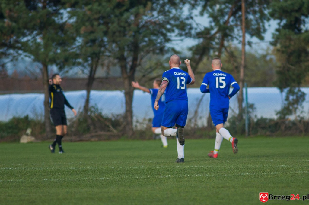 Wyrównane derby gminy Lewin Brzeski. LZS Skorogoszcz wygrał w końcówce [GALERIA]