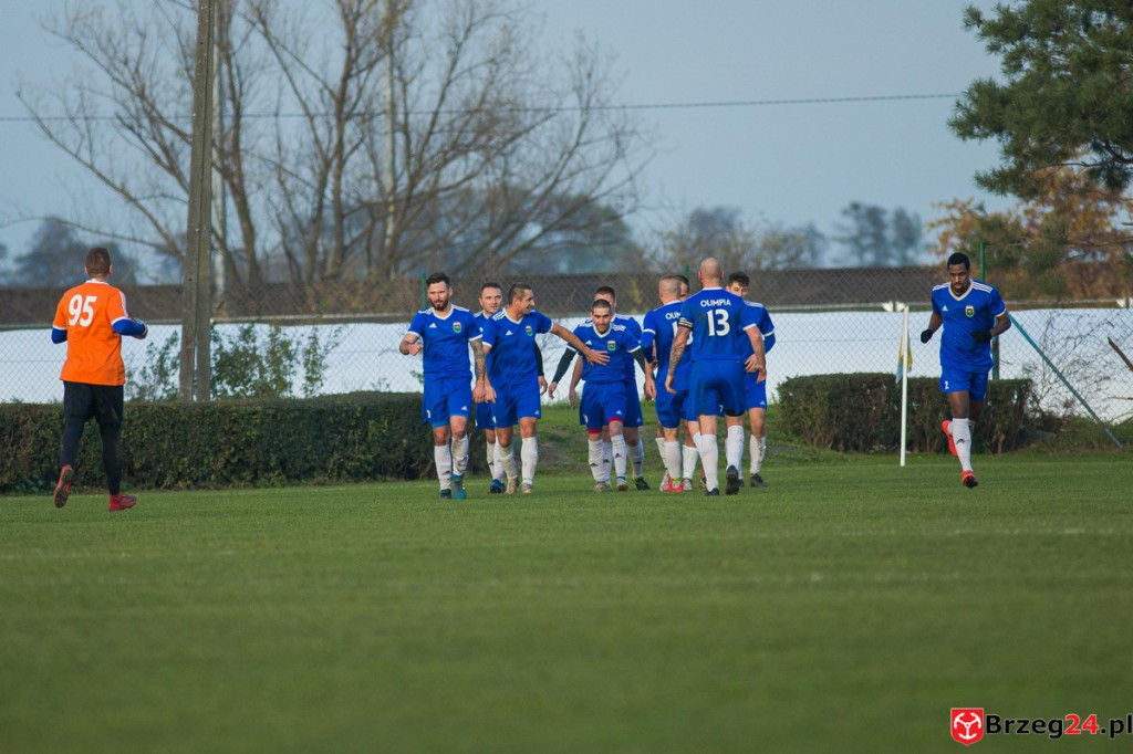 Wyrównane derby gminy Lewin Brzeski. LZS Skorogoszcz wygrał w końcówce [GALERIA]