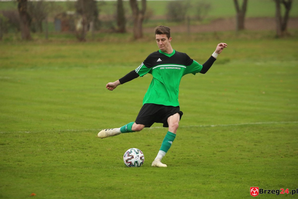 Piłkarska klasa B zakończyła rundę jesienną. Jak wygląda sytuacja po ostatniej kolejce? [FOTORELACJA z meczu Orzeł Olszanka - Olimpia II Lewin Brzeski]
